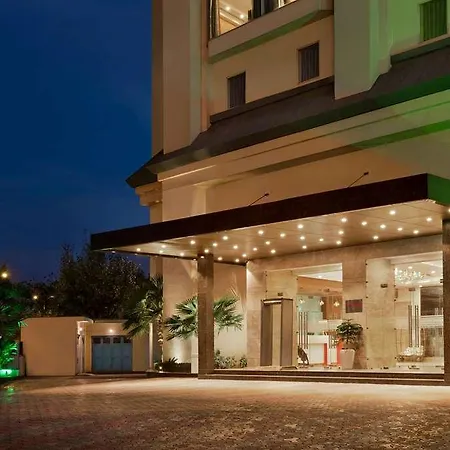 Отель Ramada By Wyndham New Delhi Pitampura
